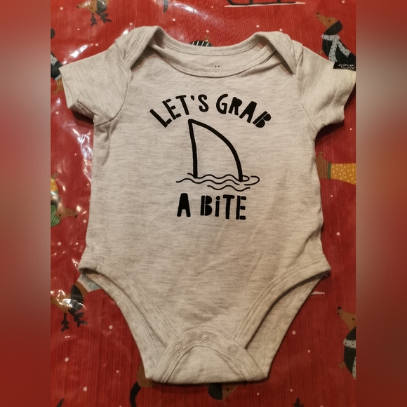 2 Mini Heroes onesies size 3M - Picture 4 of 4